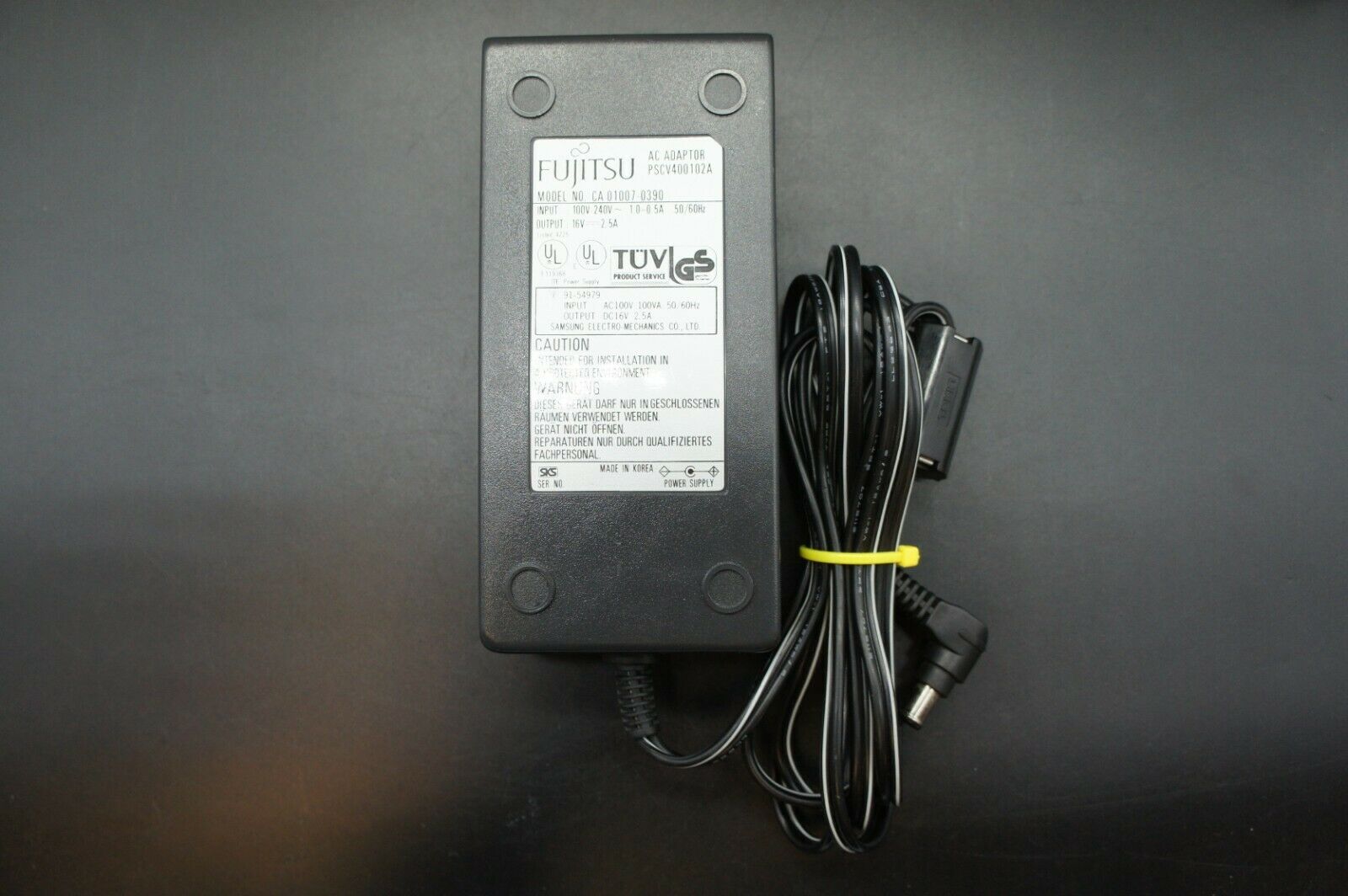 Fujitsu PSCV400102A CA01007-0390 AC Adapter 16.0Vdc 2.5A  Barrel connector with center pin
