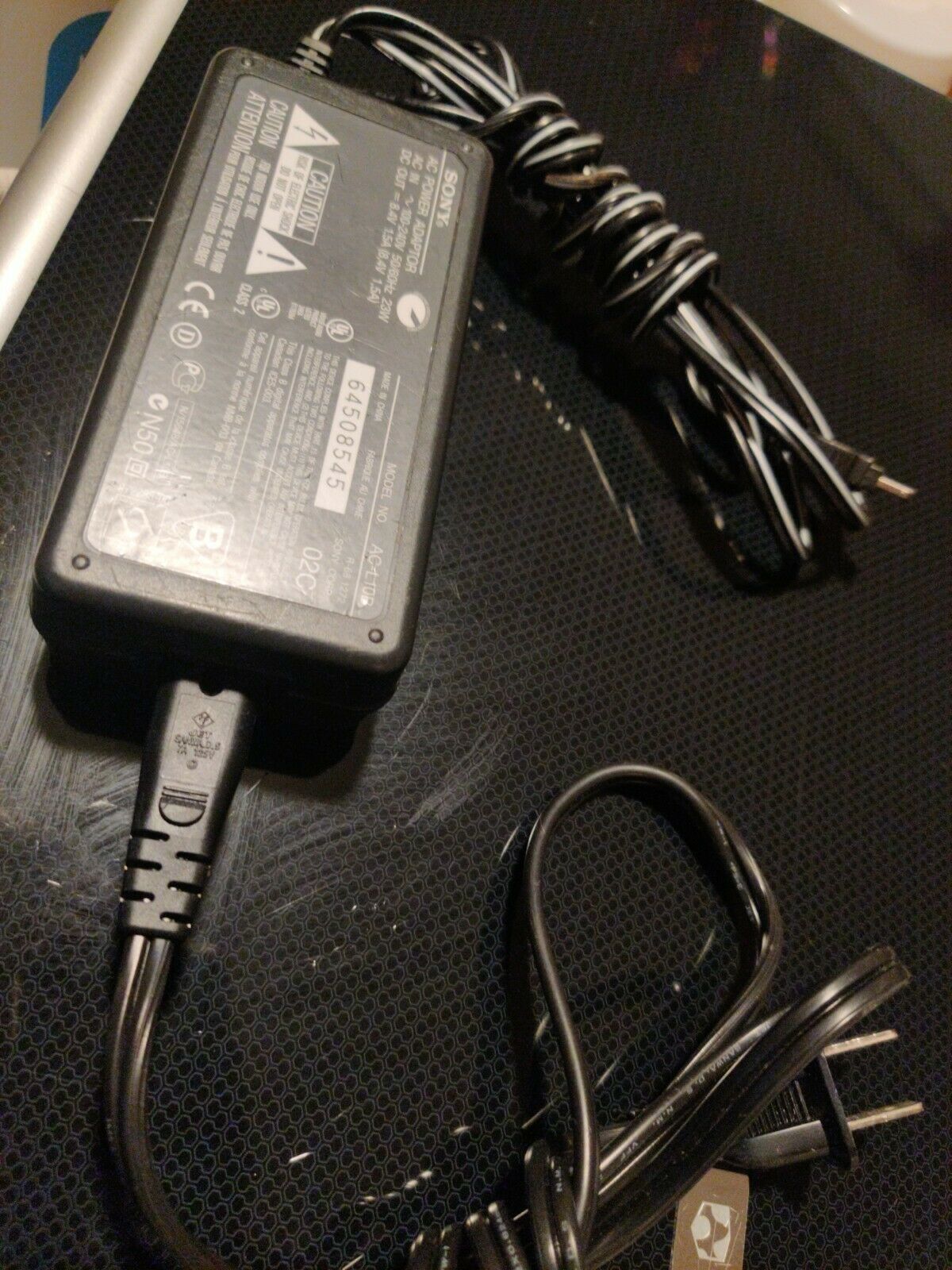 Original Sony Model AC-L10A AC Adapter Output: 8.4V 1.5A flat connector