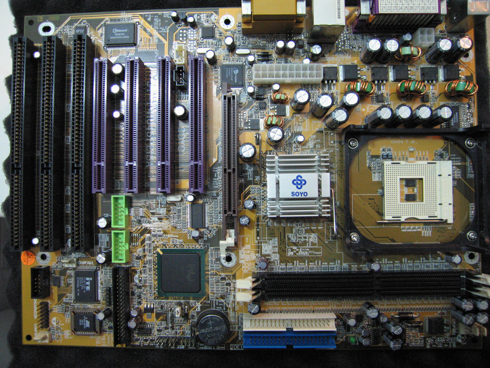 4 expansion slots in motherboard