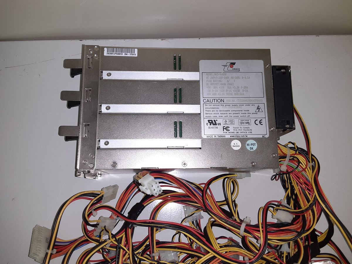 ZIPPY EMACS MR3-6460P 3 x redundant power supply