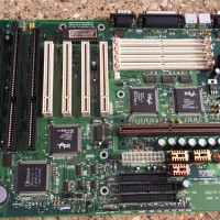 DFI 686IPK slot 1 ATX motherboard 4 ISA slots, 4 PCI