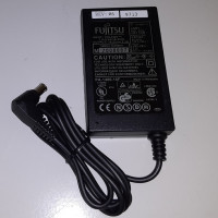 Fujitsu 9713 Rev: 06 AC Adapter,CA01007-0480  PA-1400-16F 16.0Vdc 2.5A  Barrel con