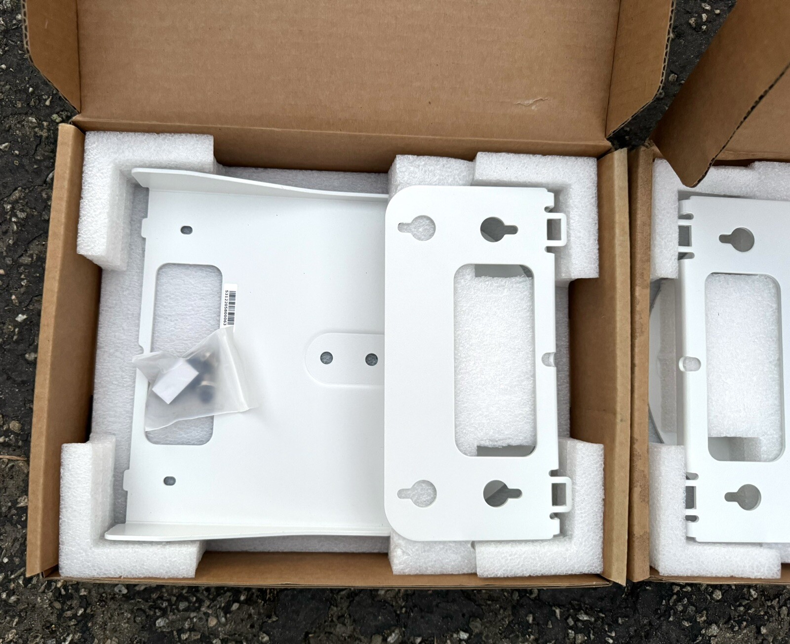 PTMLTWM02 AVER CAMERA MOUNT WALL L-TYPE FOR AVER PTZ & TR SERIES WHITE thumbnail