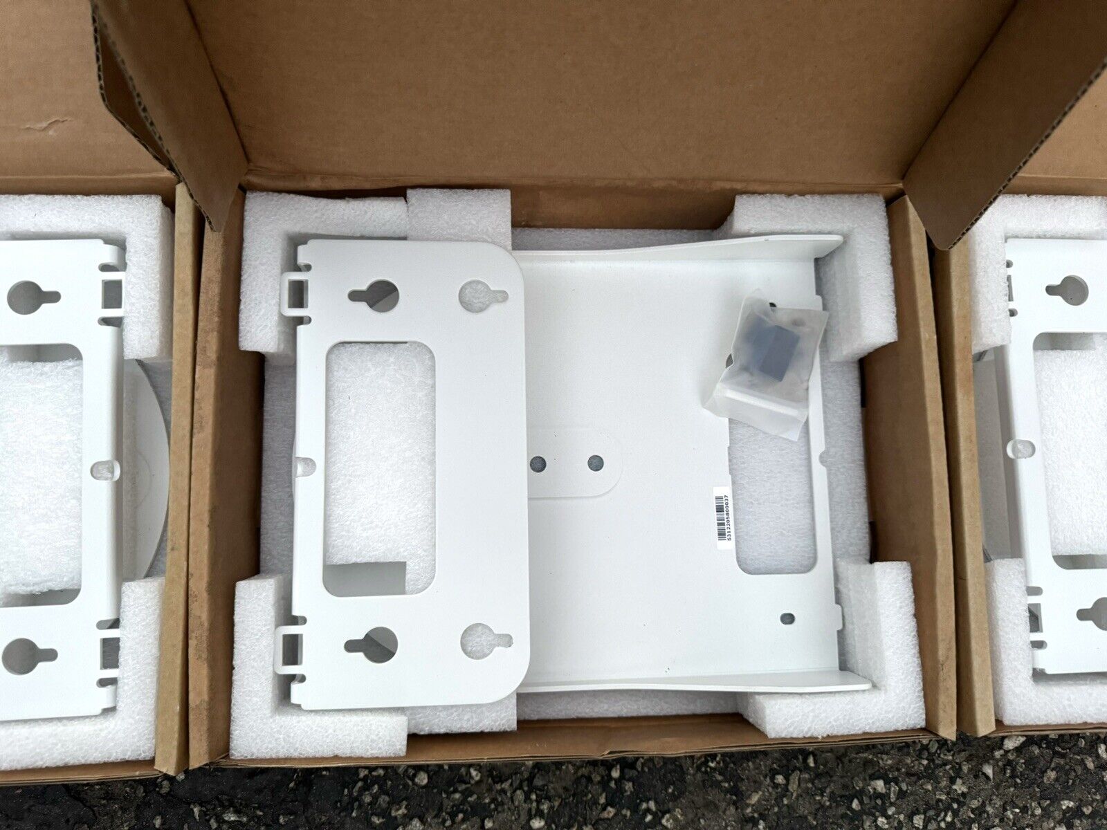 PTMLTWM02 AVER CAMERA MOUNT WALL L-TYPE FOR AVER PTZ & TR SERIES WHITE thumbnail
